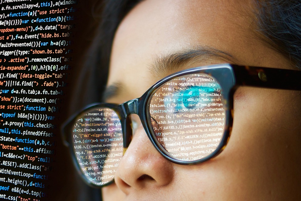 Blaulichtfilter Brillen - Mehr Wohlbefinden für Ihre Augen im digitalen  Alltag